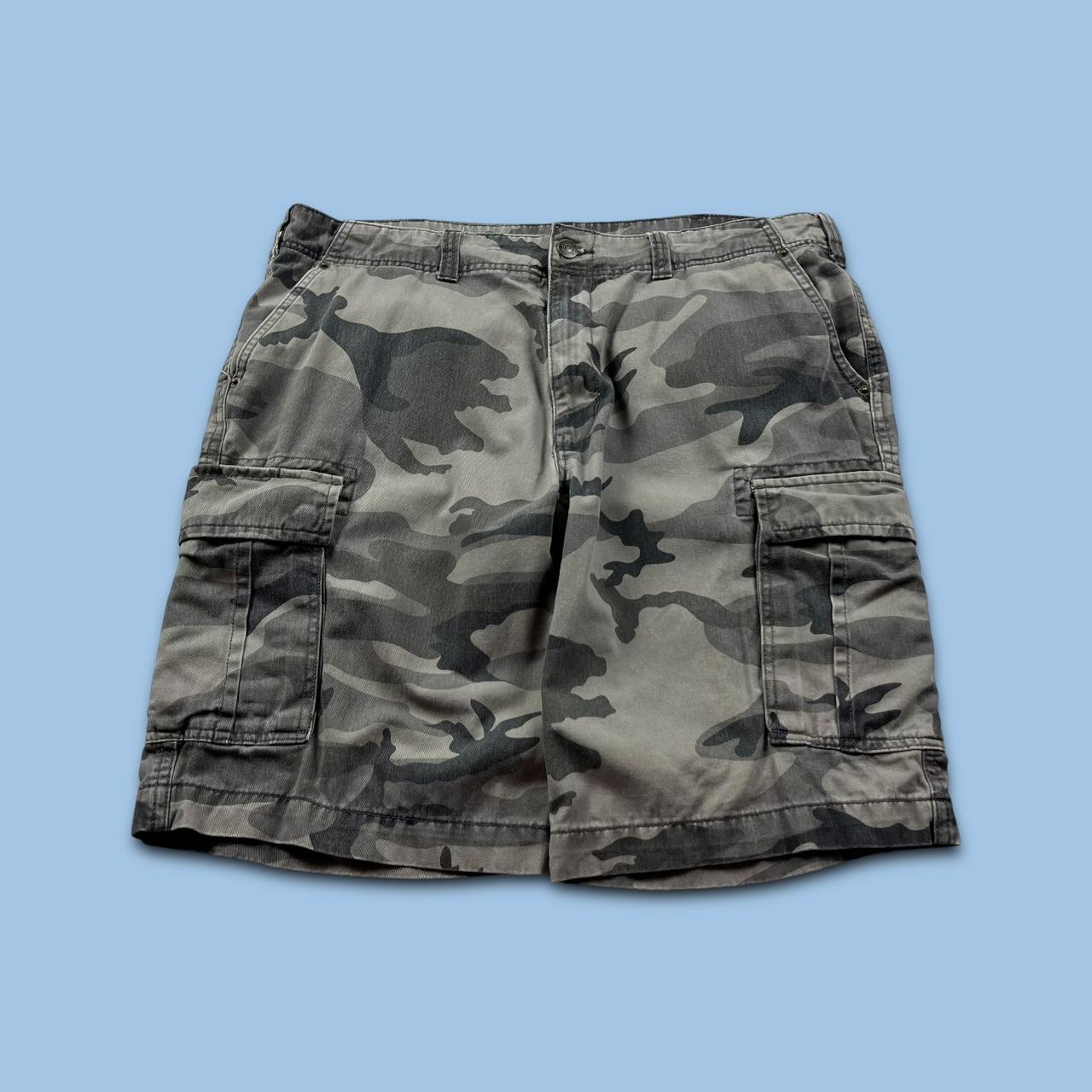 VINTAGE Y2K BAGGY LOOSE CAMO SHORTS