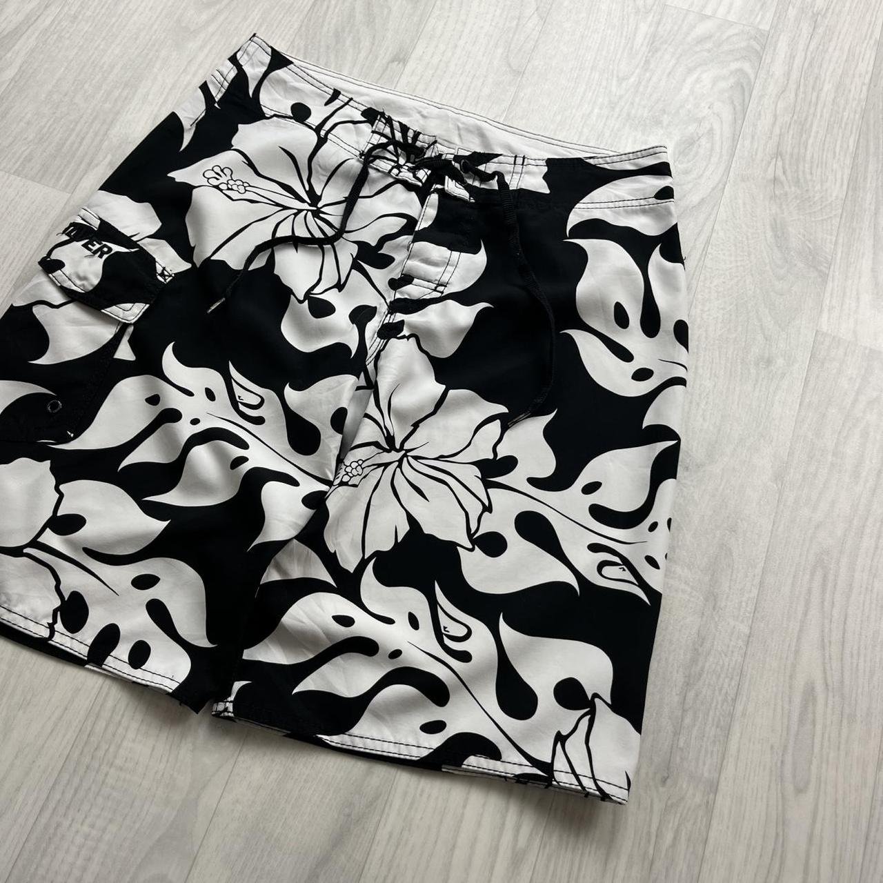 VINTAGE Y2K QUIKSILVER FLORAL HAWAIIAN BOARD SHORTS BLACK / WHITE