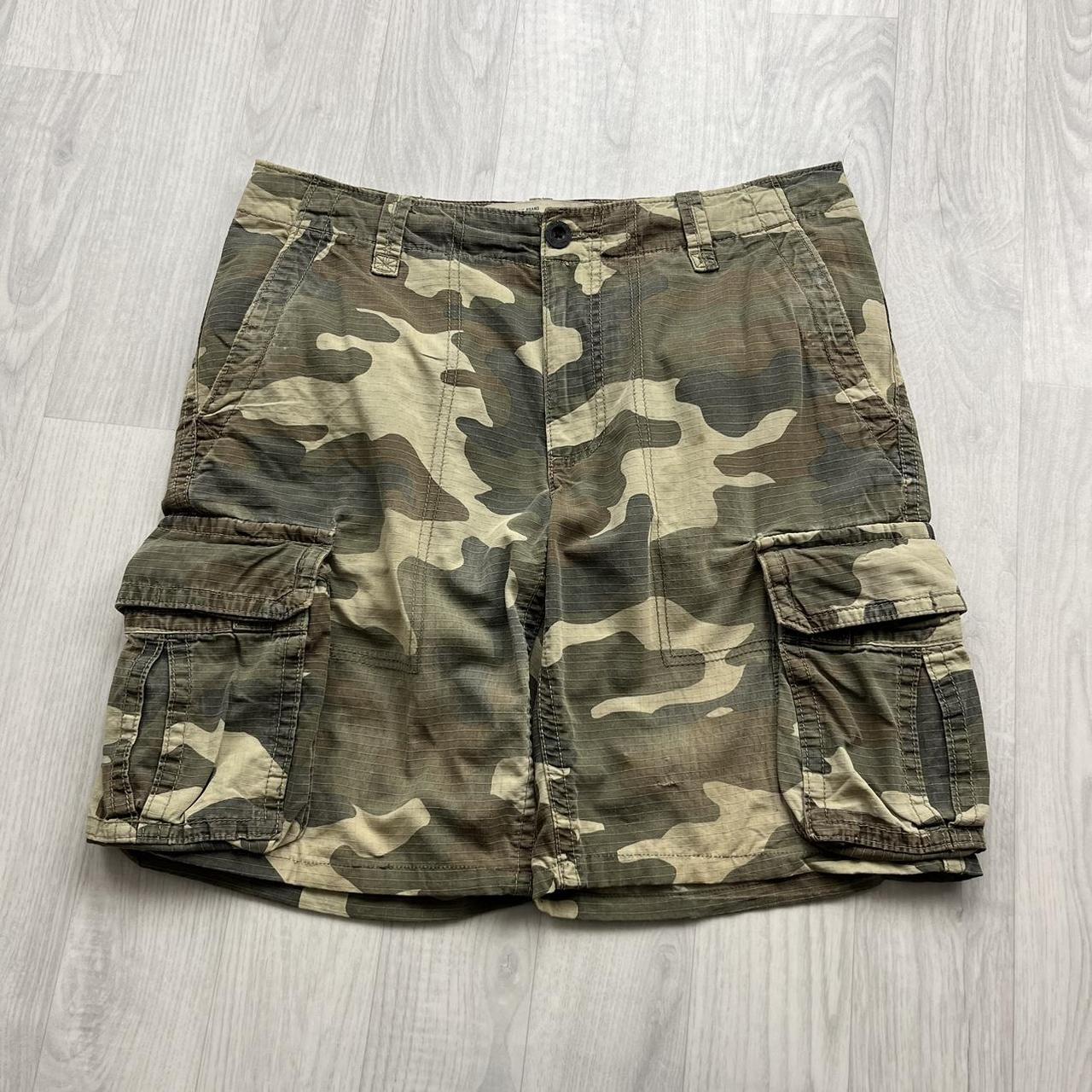 VINTAGE Y2K BAGGY CAMO CARGO SHORTS