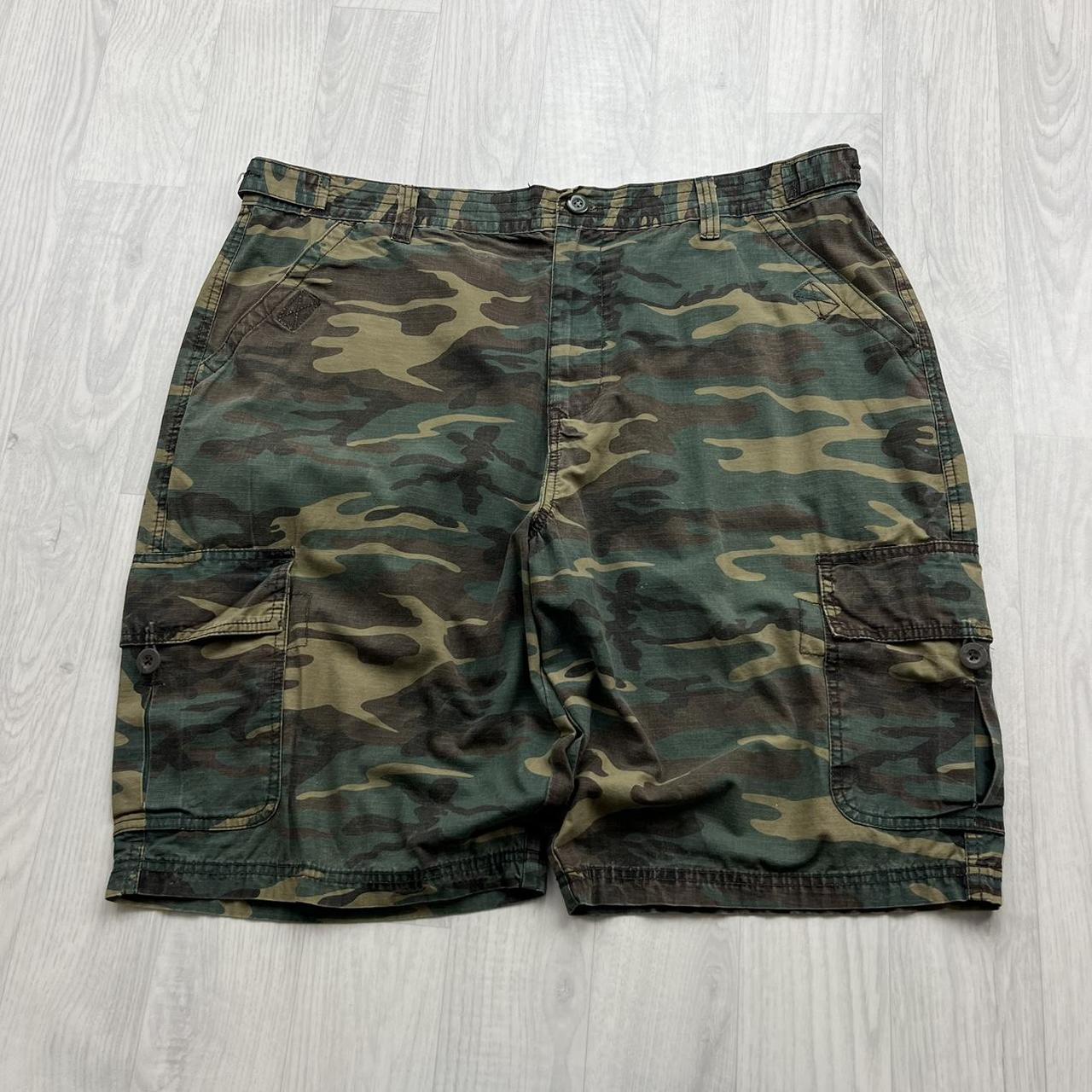 VINTAGE Y2K BAGGY CAMO CARGO SHORTS