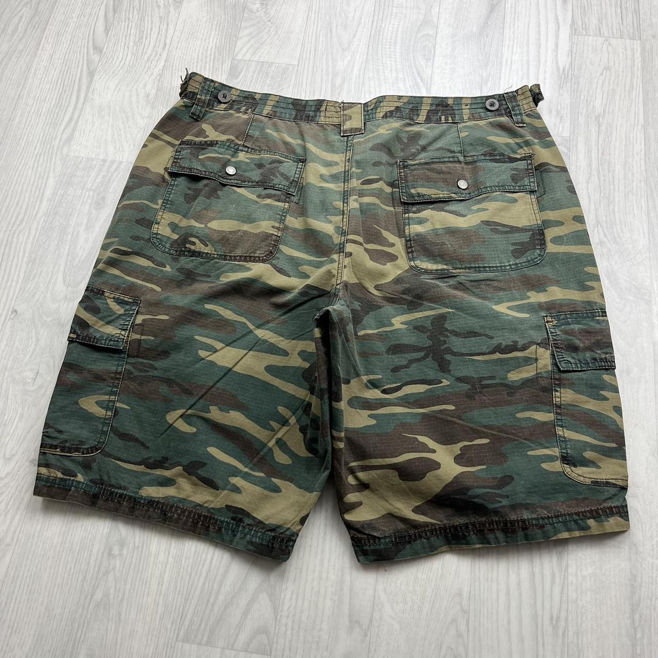 VINTAGE Y2K BAGGY CAMO CARGO SHORTS