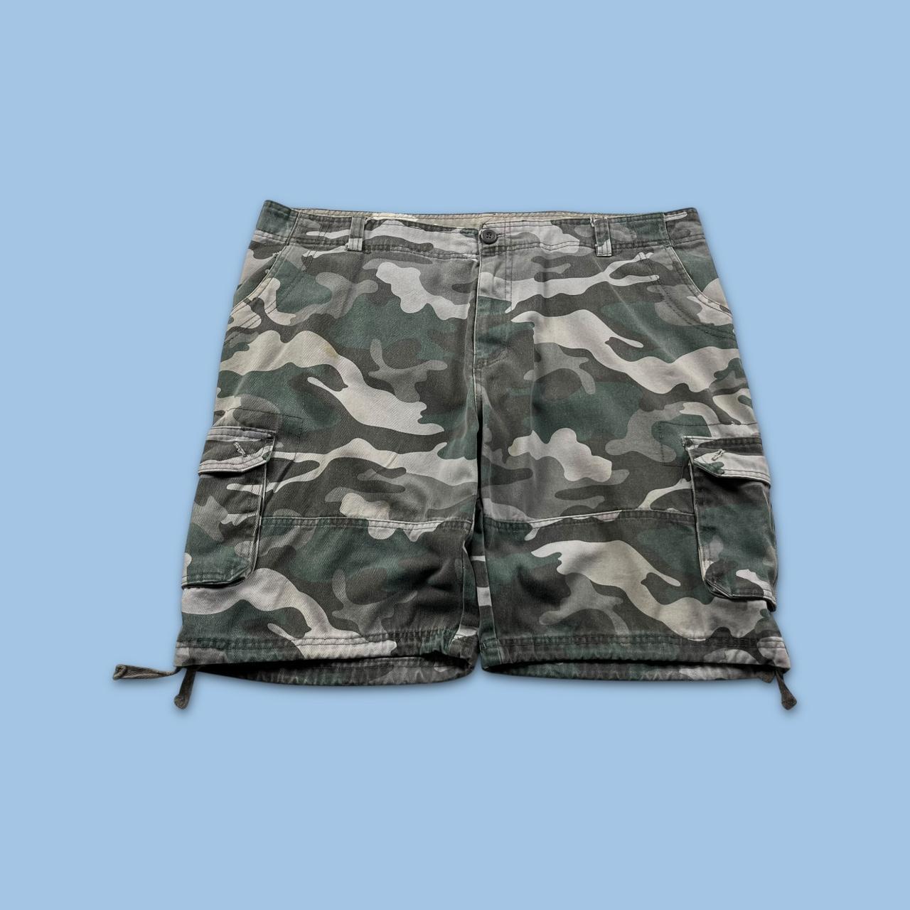 VINTAGE Y2K BAGGY LOOSE CAMO SHORTS