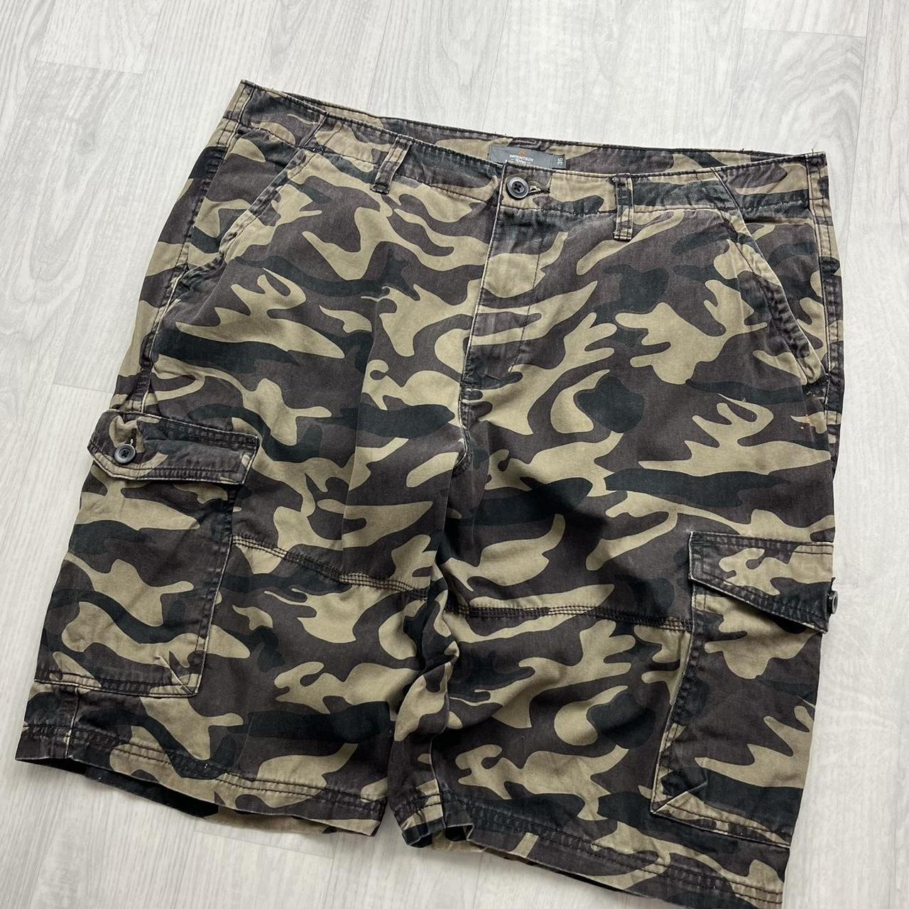 VINTAGE Y2K BAGGY CAMO CARGO SHORTS