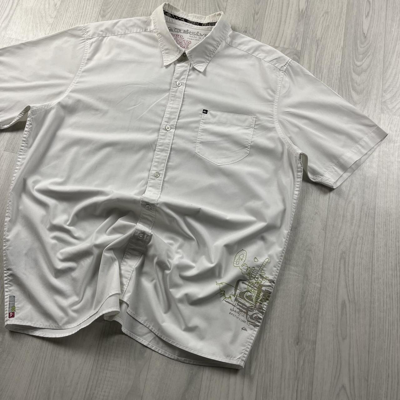 VINTAGE Y2K QUIKSILVER GRAPHIC SHORT SLEEVE SHIRT WHITE
