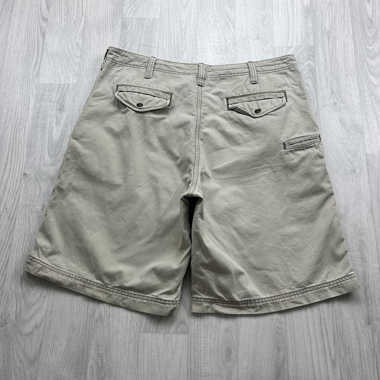 VINTAGE Y2K LEVIS WIDE LEG BAGGY CARGO SHORTS CREAM