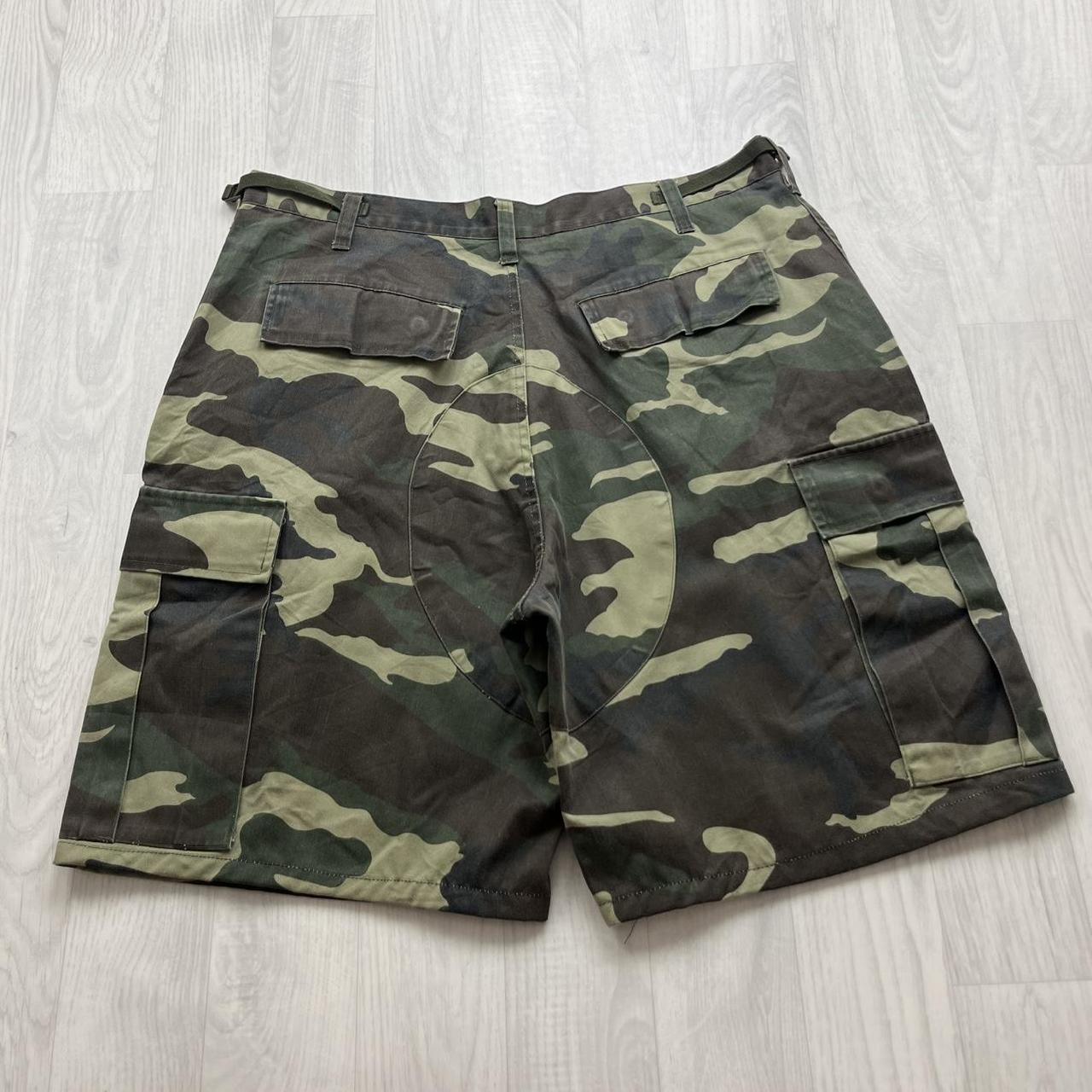 VINTAGE Y2K DELF BAGGY LOOSE UTILITY CAMO SHORTS