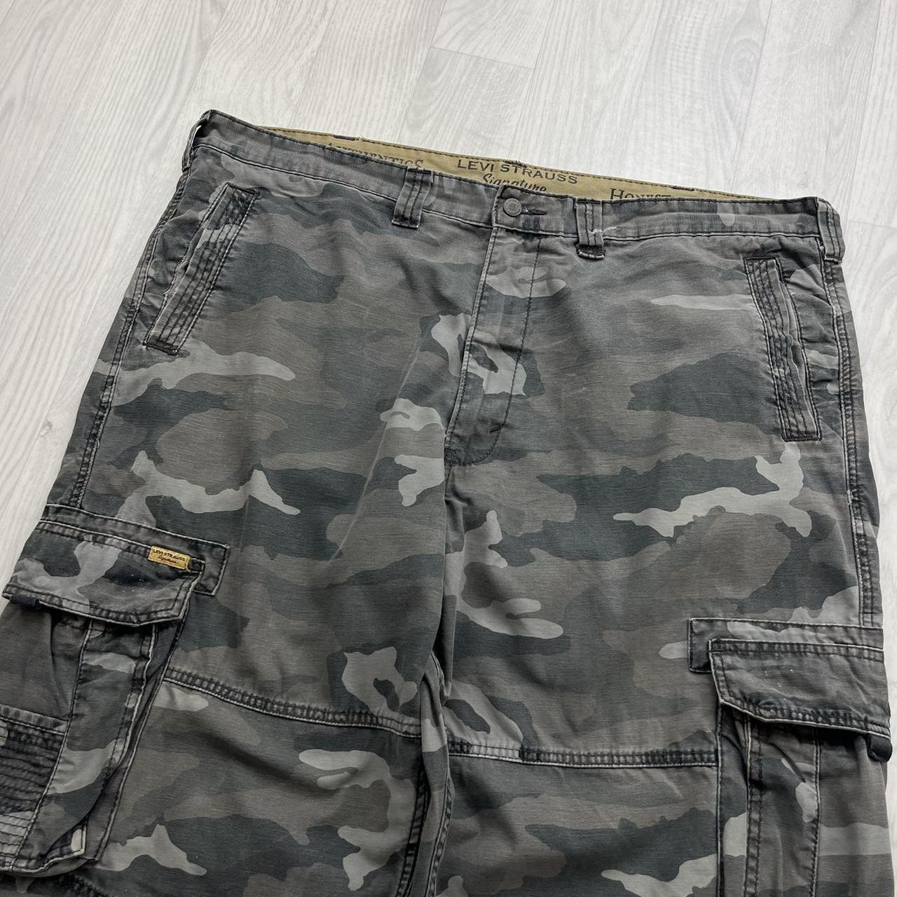 VINTAGE Y2K LEVIS BAGGY CAMO CARGO SHORTS GREY