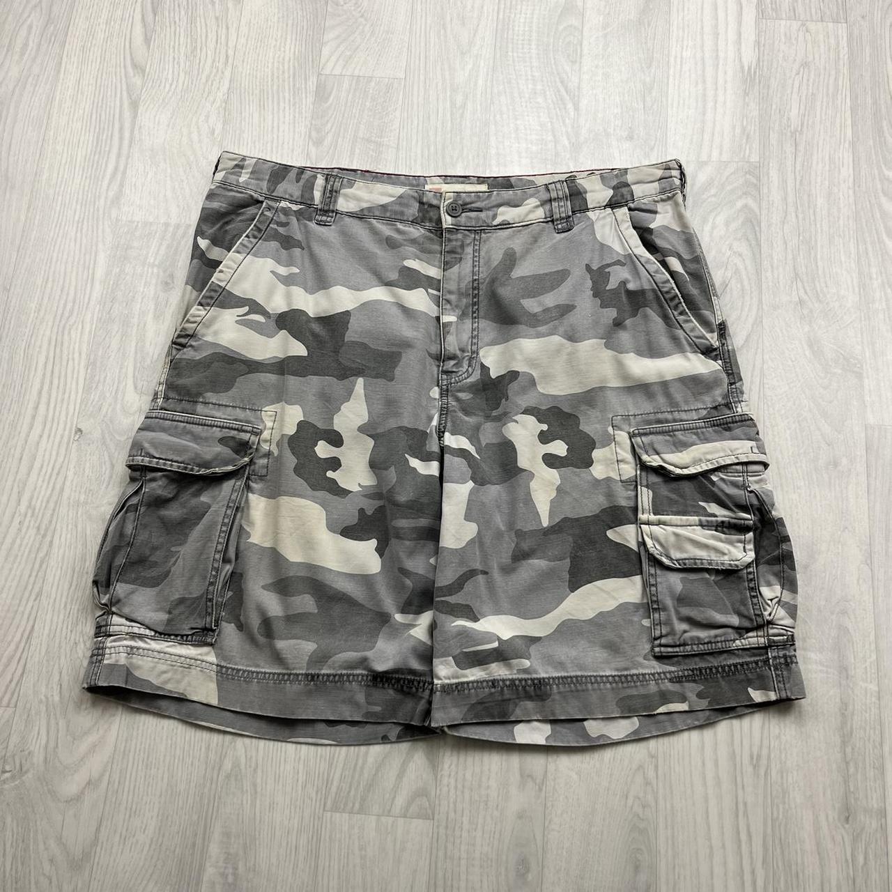 VINTAGE Y2K BAGGY CAMO CARGO SHORTS