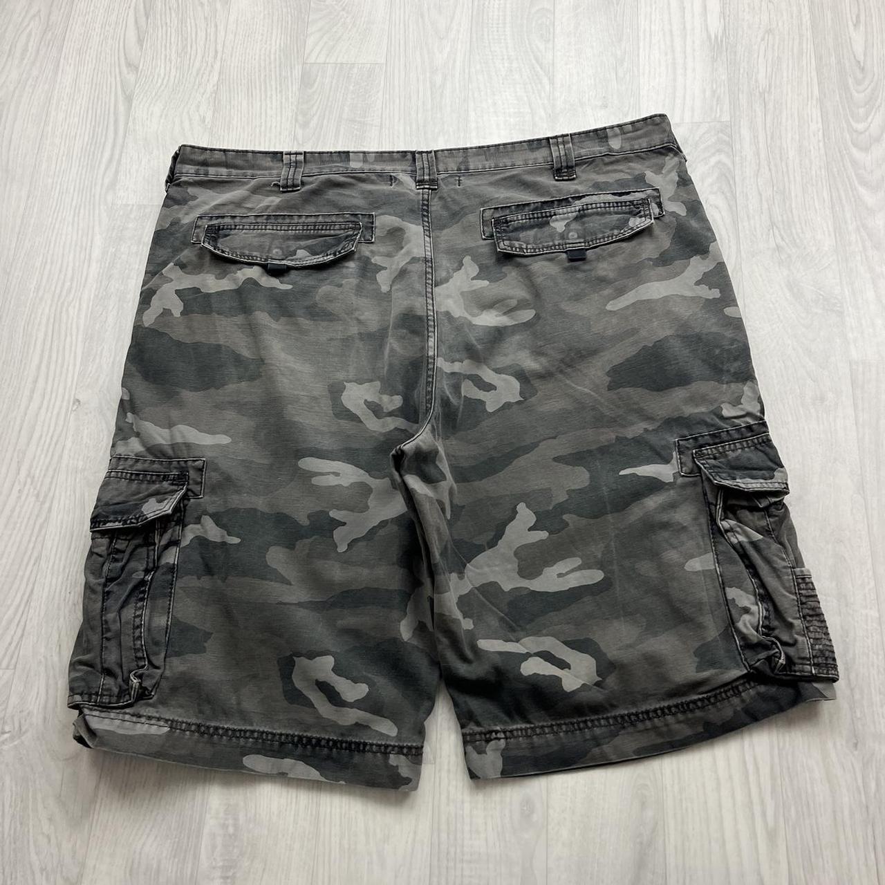 VINTAGE Y2K LEVIS BAGGY CAMO CARGO SHORTS GREY