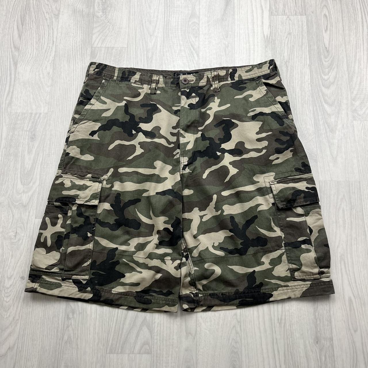FOOT LOCKER BAGGY CAMO CARGO SHORTS