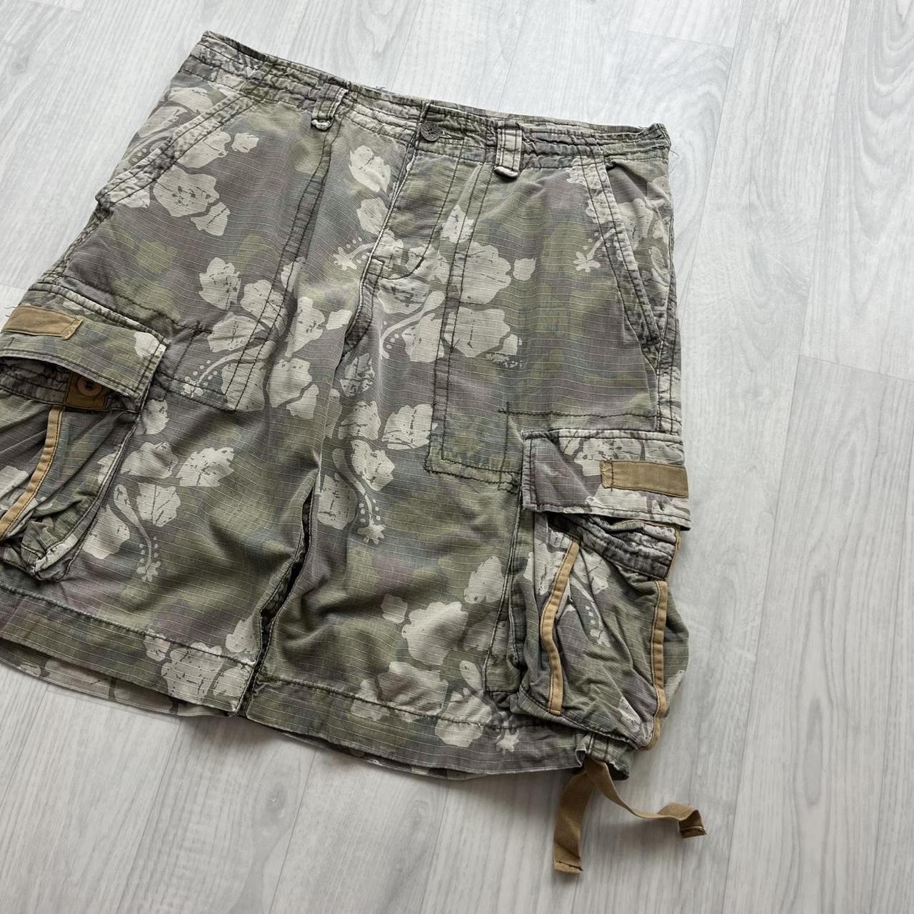 VINTAGE Y2K BAGGY LOOSE CAMO SHORTS KHAKI