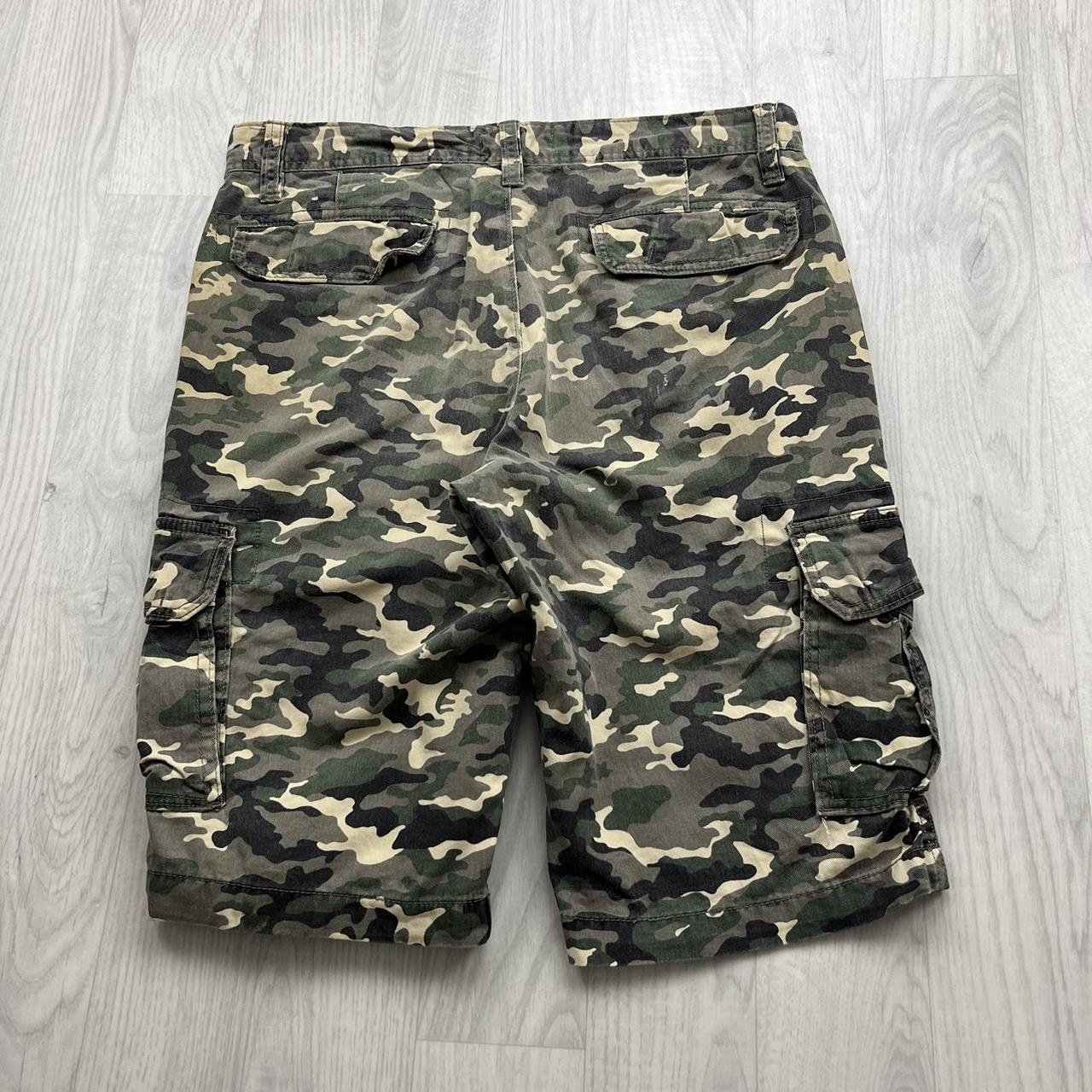 VINTAGE Y2K BAGGY CAMO CARGO SHORTS