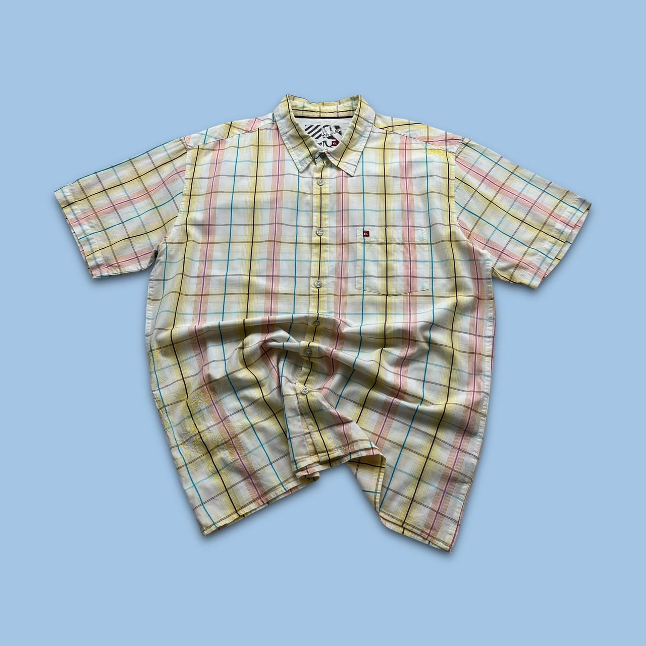 VINTAGE Y2K QUIKSILVER PLAID SHORT SLEEVE BUTTON UP SHIRT WHITE / YELLOW