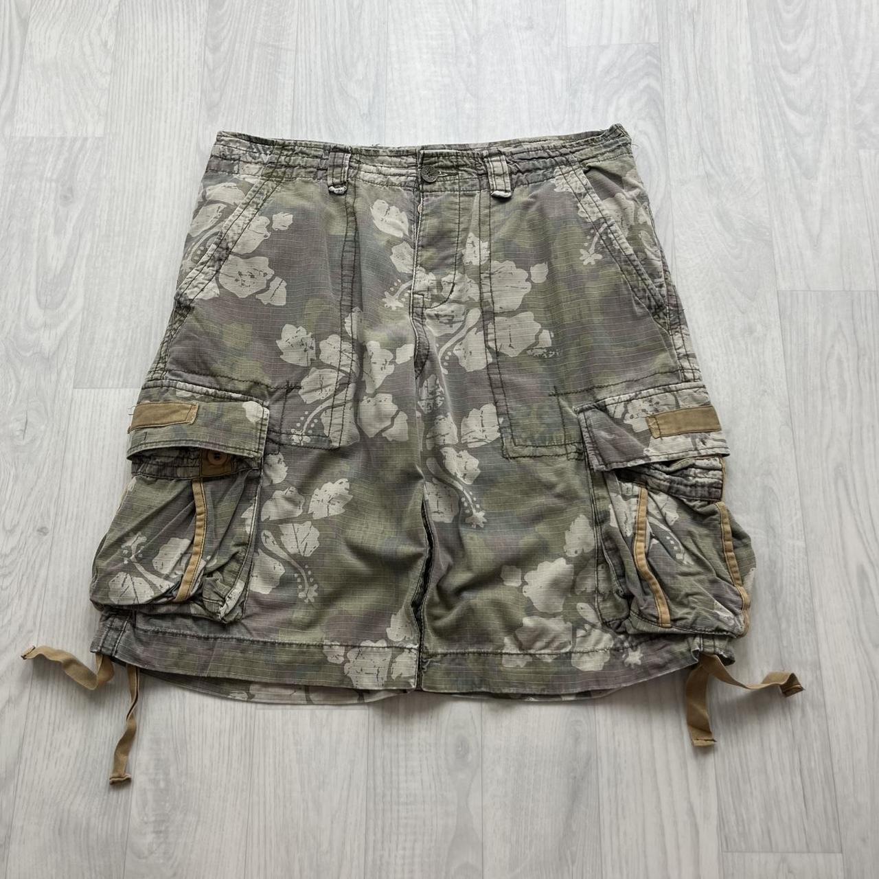 VINTAGE Y2K BAGGY LOOSE CAMO SHORTS KHAKI