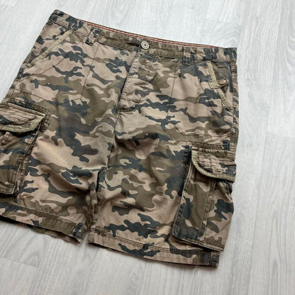 VINTAGE Y2K BAGGY CAMO CARGO SHORTS