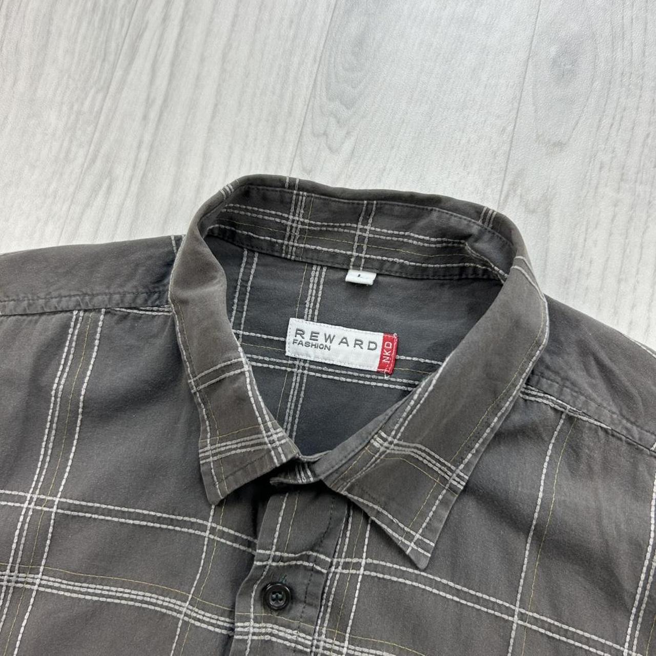 VINTAGE 00s CHECKERED SHORT SLEEVE BUTTON UP SHIRT BROWN