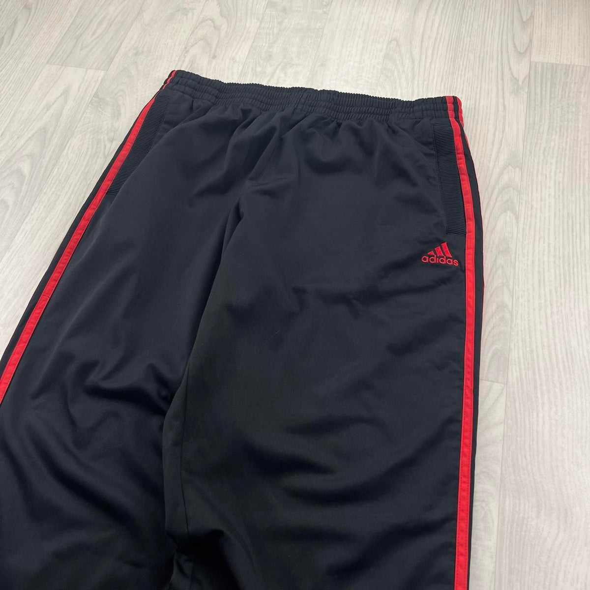 VINTAGE Y2K ADIDAS SIDE STRIPE BAGGY TRACKSUIT BOTTOMS BLACK / RED