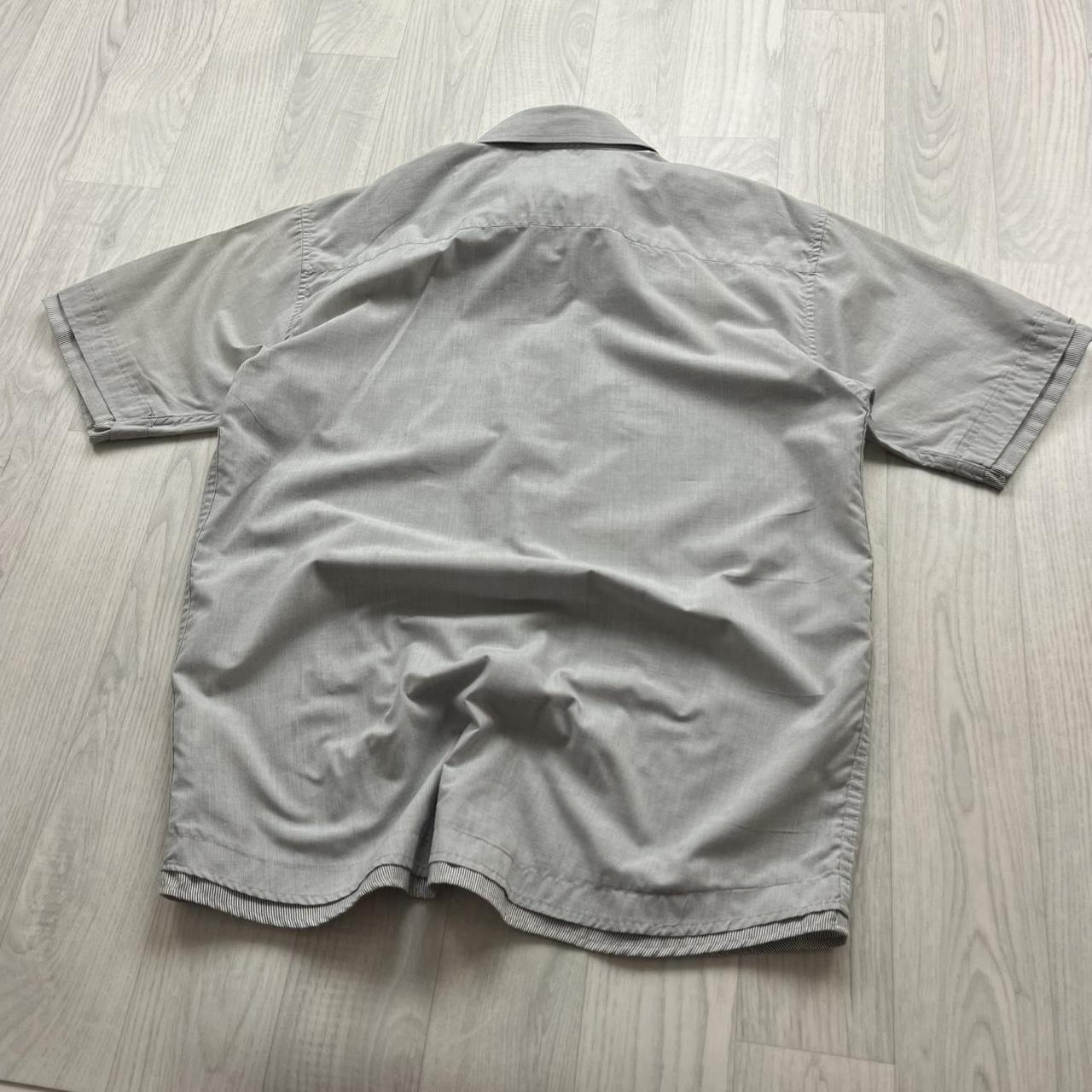 VINTAGE Y2K QUIKSILVER SHORT SLEEVE SHIRT GREY