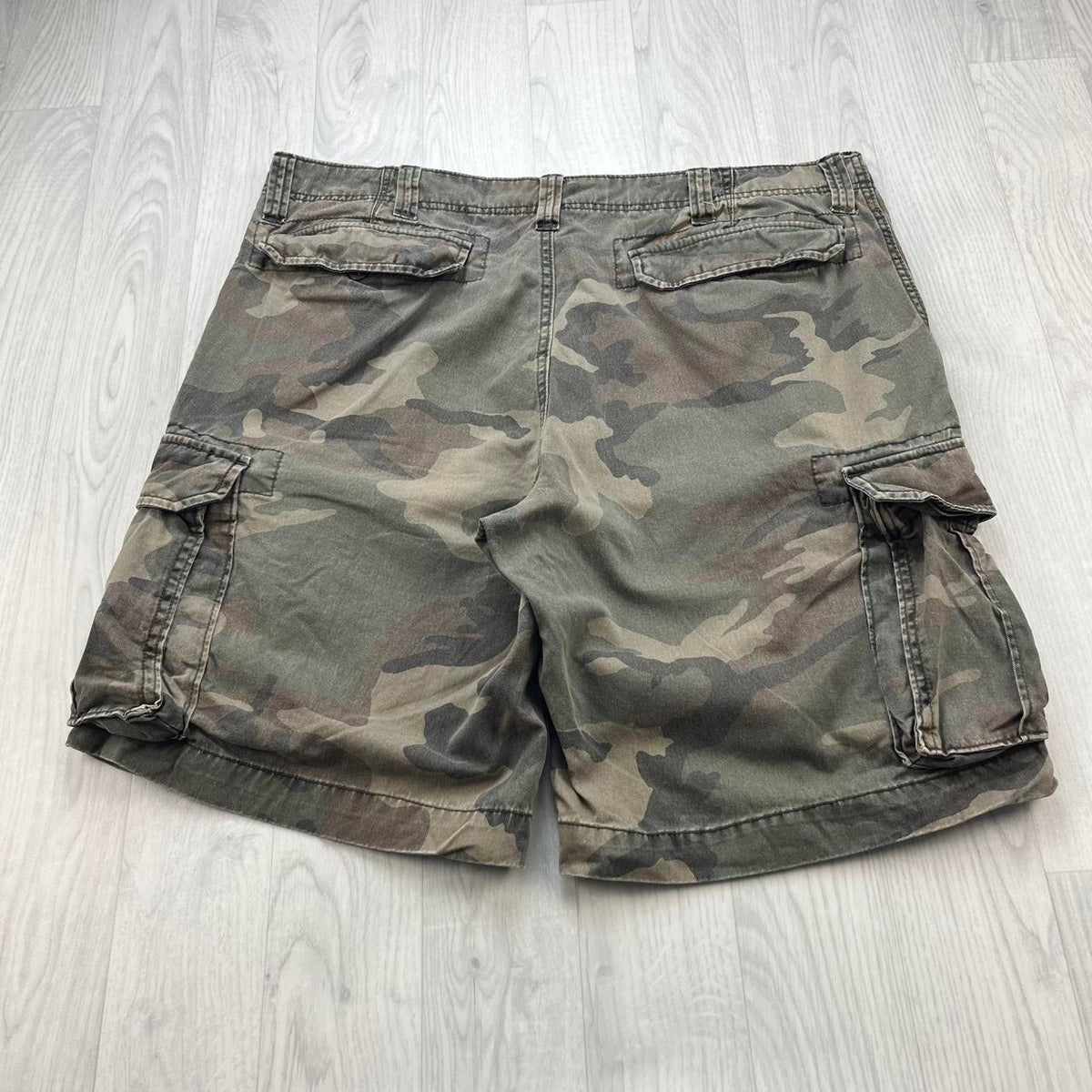 VINTAGE Y2K OLD NAVY BAGGY CAMO CARGO SHORTS