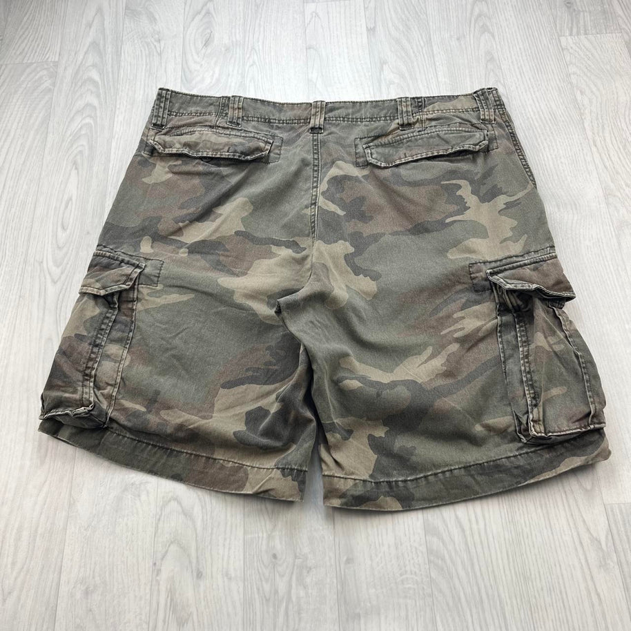 VINTAGE Y2K OLD NAVY BAGGY CAMO CARGO SHORTS