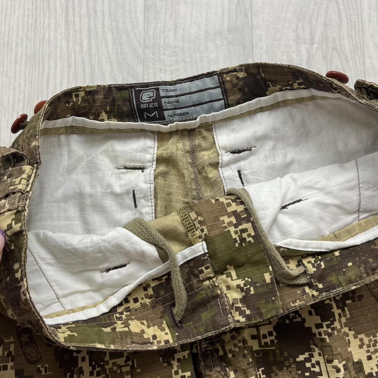VINTAGE Y2K BAGGY LOOSE DIGITAL CAMO SHORTS