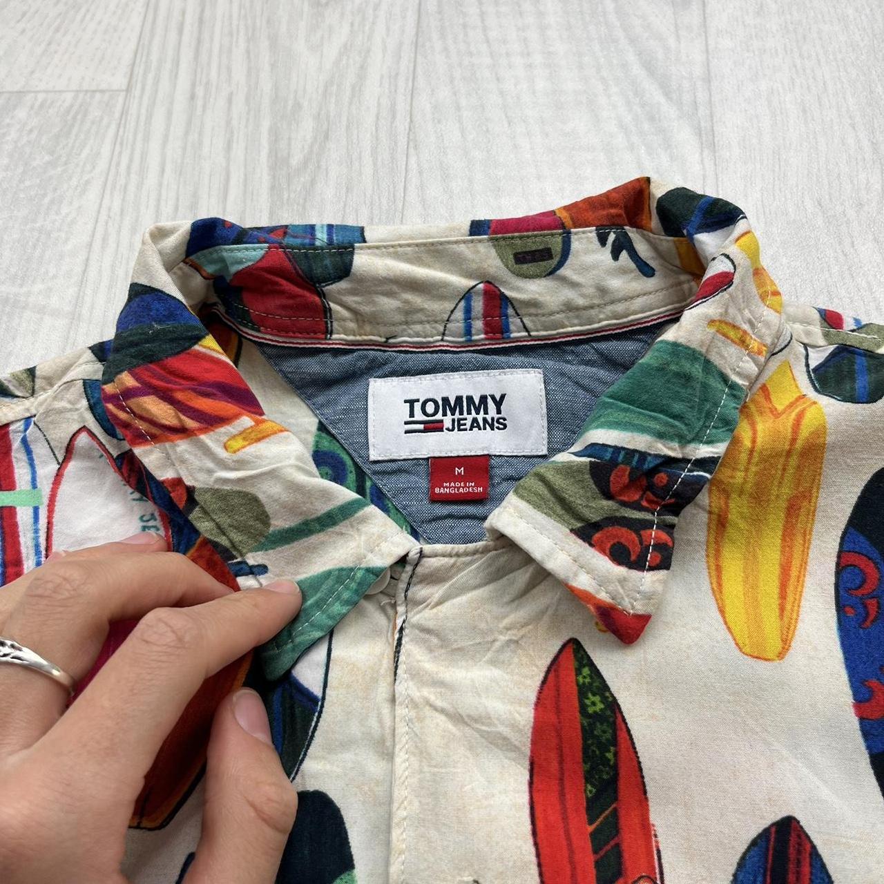 TOMMY JEANS SURFBOARD PRINT SHORT SLEEVE SHIRT CREAM