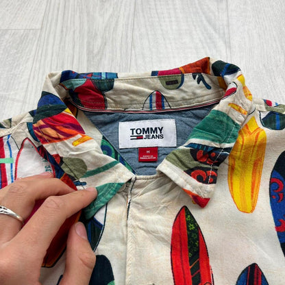 TOMMY JEANS SURFBOARD PRINT SHORT SLEEVE SHIRT CREAM