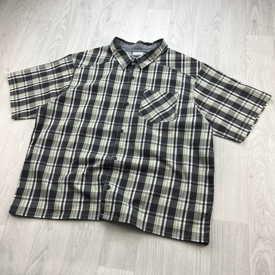 VINTAGE 00s COLUMBIA CHECKERED CROPPED SHORT SLEEVE BUTTON UP SHIRT BLACK