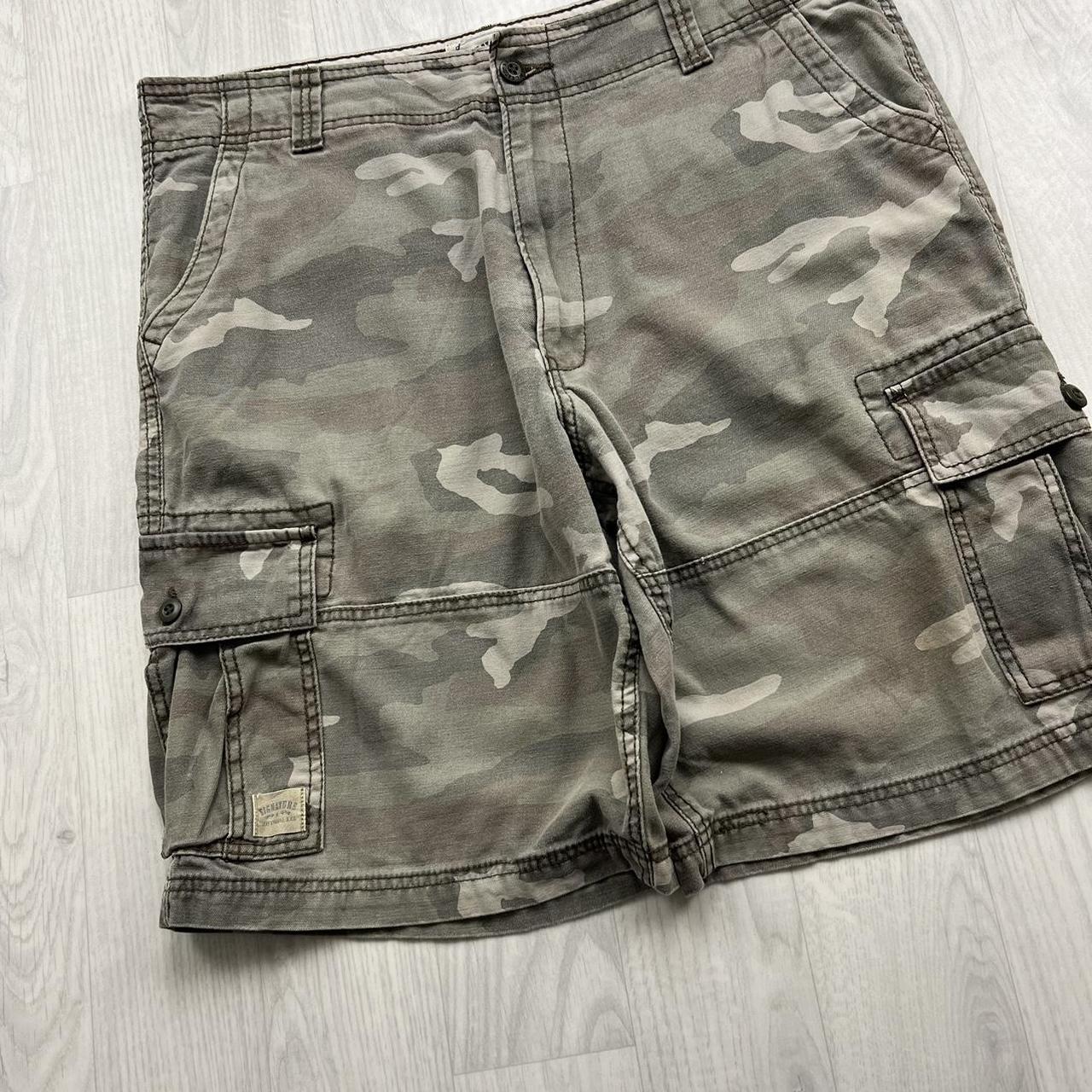 VINTAGE Y2K LEVIS BAGGY CAMO CARGO SHORTS