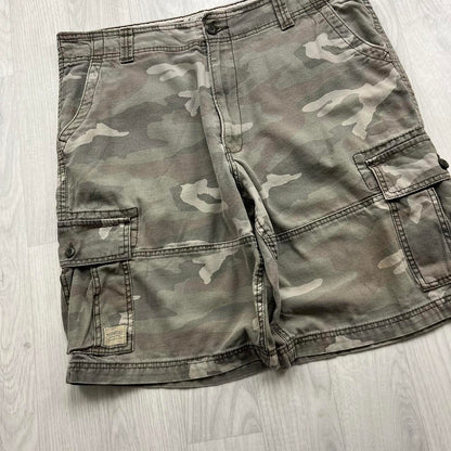 VINTAGE Y2K LEVIS BAGGY CAMO CARGO SHORTS