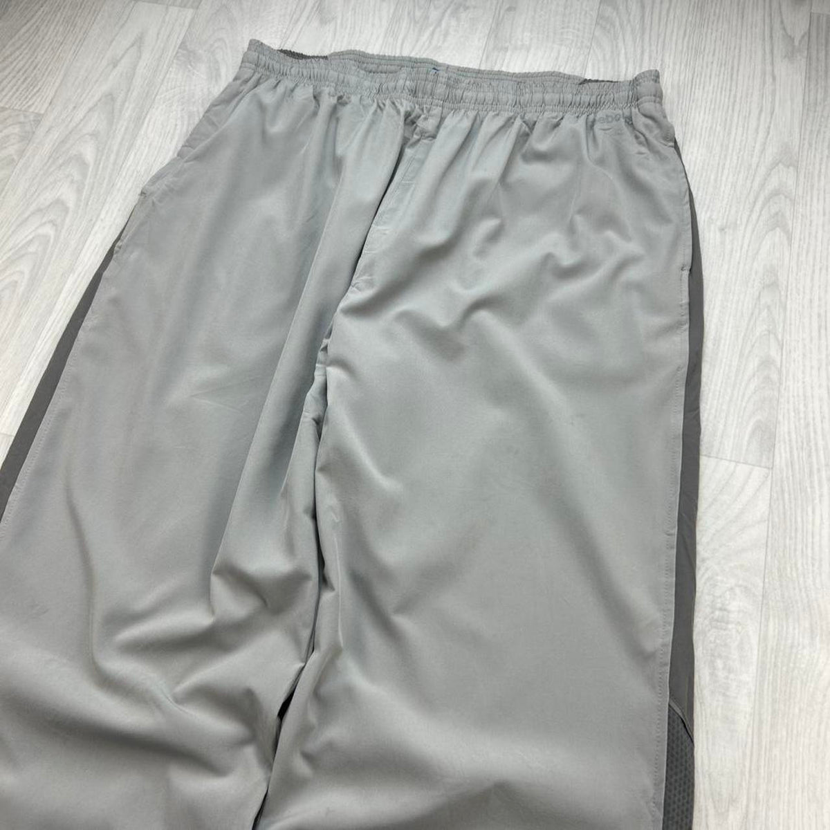 VINTAGE Y2K REEBOK BAGGY TRACKSUIT BOTTOMS GREY