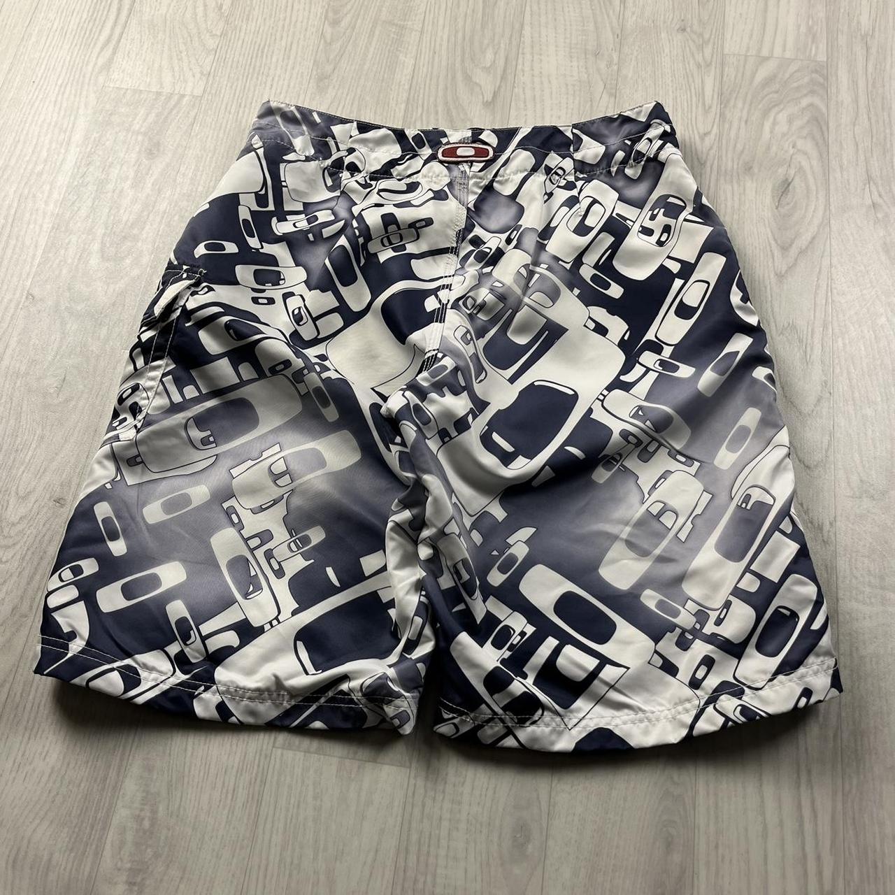 VINTAGE Y2K OAKLEY BAGGY LOOSE BOARD SURF SHORTS WHITE BLUE