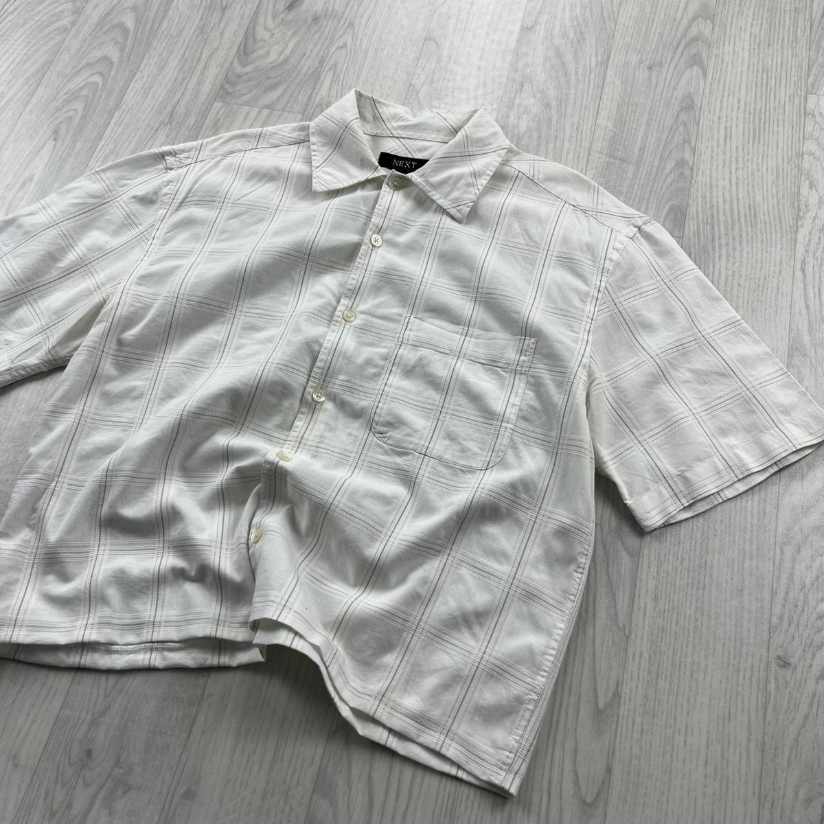 VINTAGE 00s NEXT CHECKERED CROPPED SHORT SLEEVE BUTTON UP SHIRT WHITE
