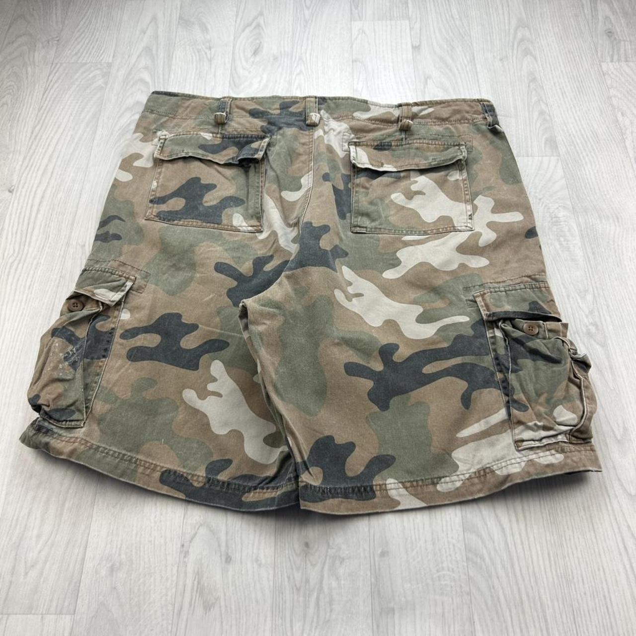 VINTAGE Y2K STEVE AND BARRYS BAGGY CAMO CARGO SHORTS KHAKI