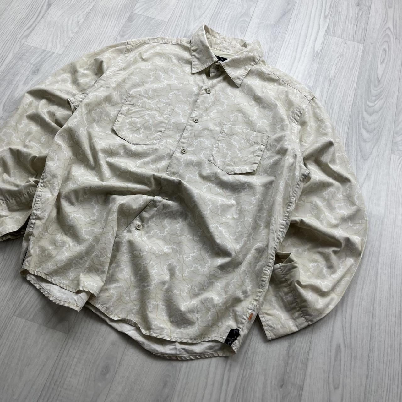 VINTAGE Y2K QUIKSILVER PATTERN LONG SLEEVE BUTTON UP SHIRT CREAM