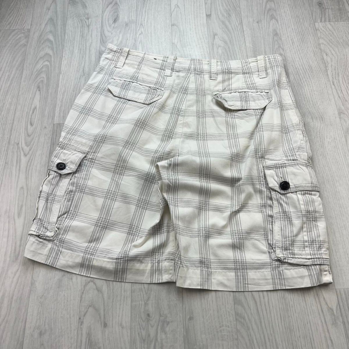 VINTAGE Y2K CHEROKEE BAGGY CHECKERED PLAID CARGO SHORTS WHITE