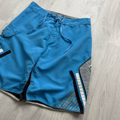 VINTAGE Y2K QUIKSILVER GRAPHIC BAGGY BOARD SHORTS BLUE