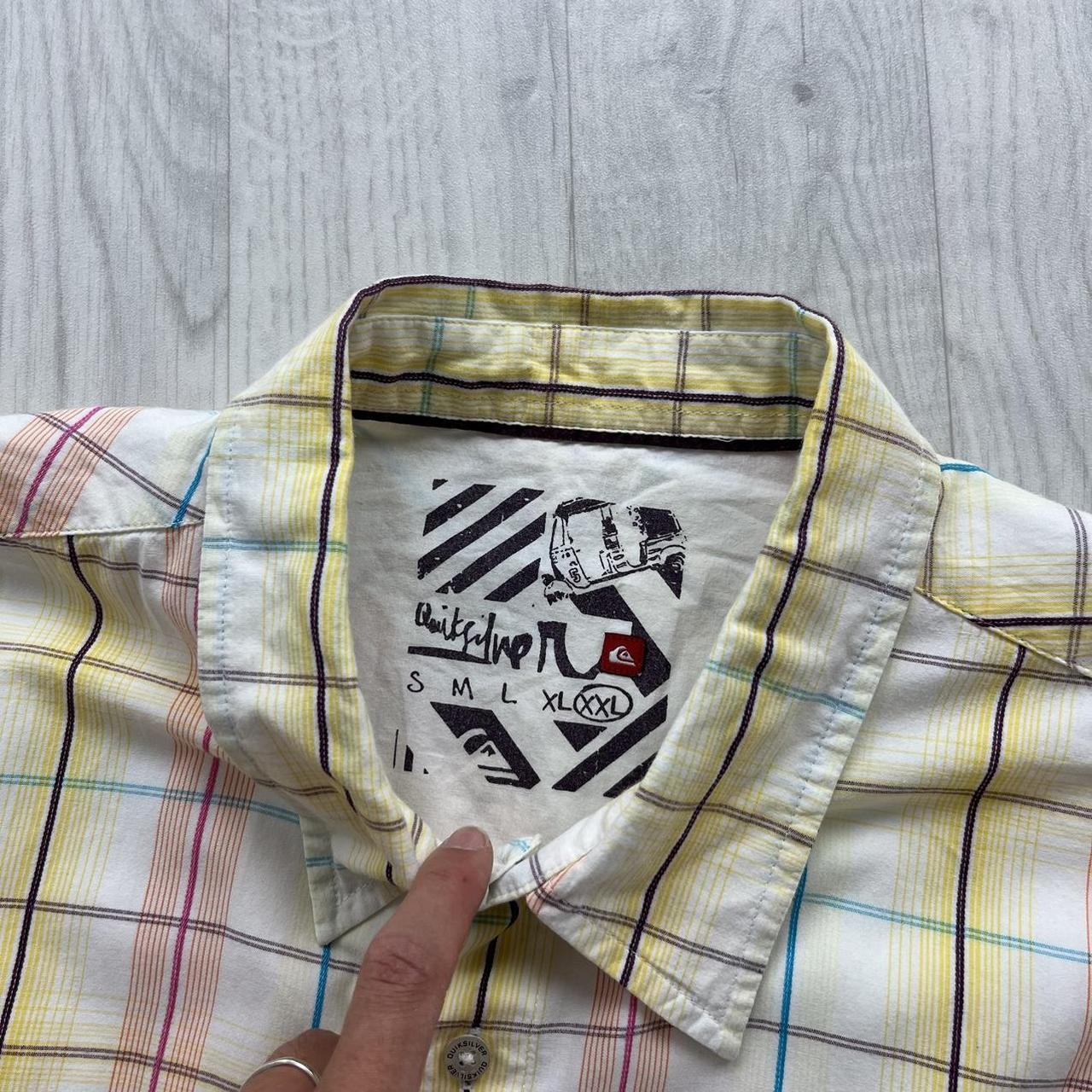 VINTAGE Y2K QUIKSILVER PLAID SHORT SLEEVE BUTTON UP SHIRT WHITE / YELLOW