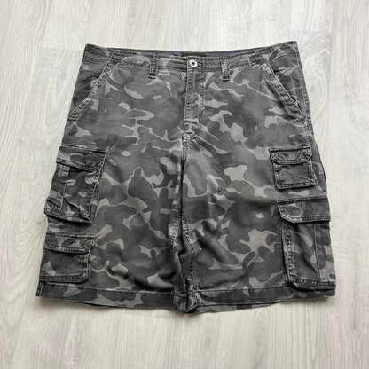 VINTAGE Y2K NO BOUNDARIES BAGGY CAMO CARGO SHORTS GREY
