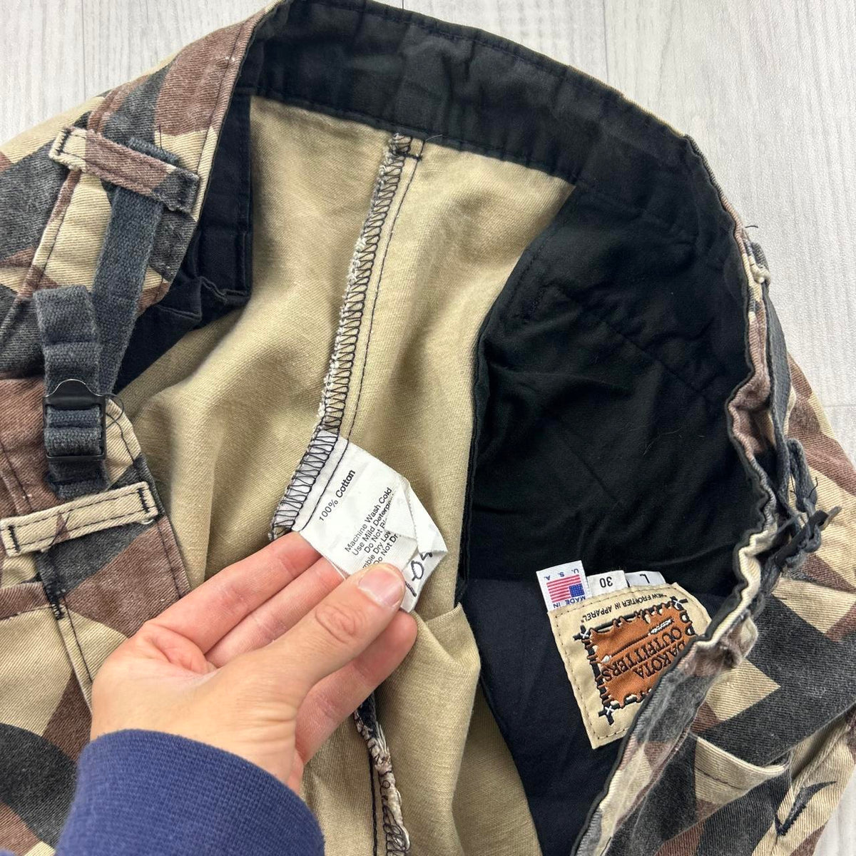 VINTAGE 90s DAKOTA BAGGY CAMO CARGO TROUSERS
