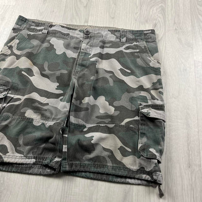 VINTAGE Y2K BAGGY LOOSE CAMO SHORTS