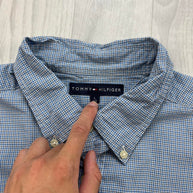 VINTAGE 00s TOMMY HILFIGER CHECKERED CROPPED SHORT SLEEVE BUTTON UP SHIRT BLUE