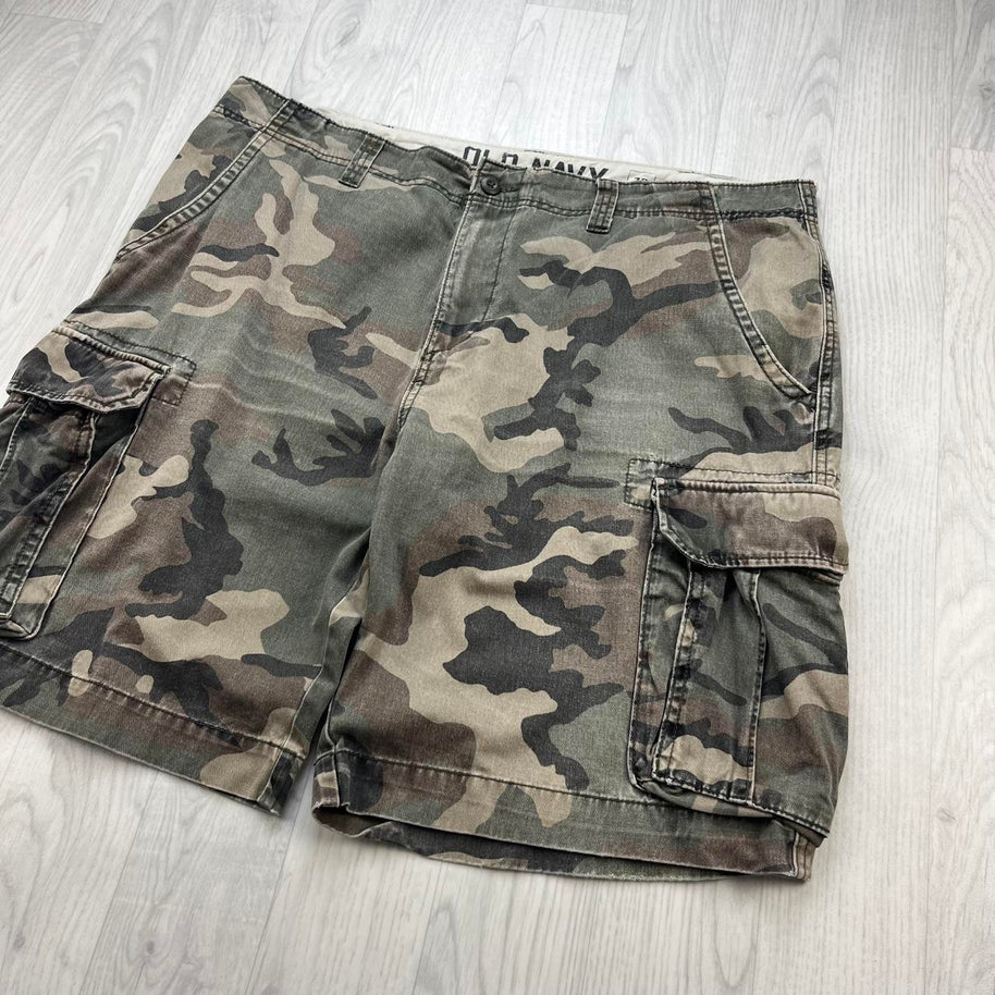 VINTAGE Y2K OLD NAVY BAGGY CAMO CARGO SHORTS GREEN