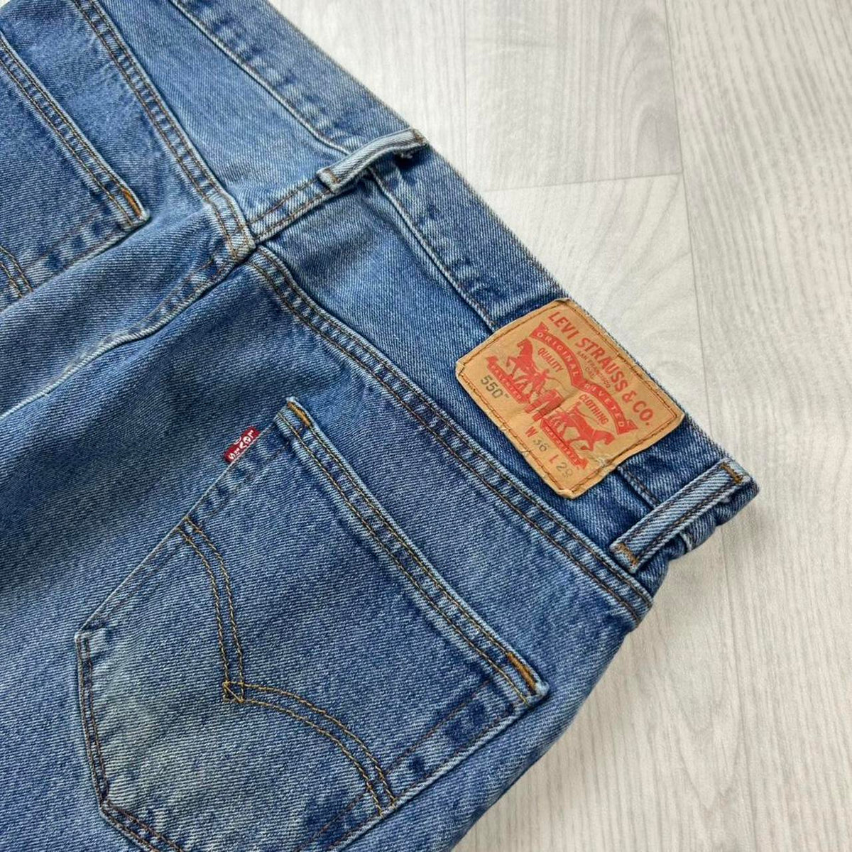 VINTAGE 00s LEVIS 550 BAGGY JEANS BLUE