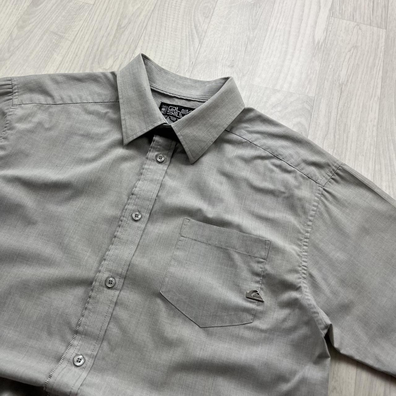 VINTAGE Y2K QUIKSILVER SHORT SLEEVE SHIRT GREY