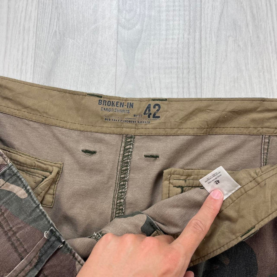 VINTAGE Y2K OLD NAVY BAGGY CAMO CARGO SHORTS KHAKI GREEN