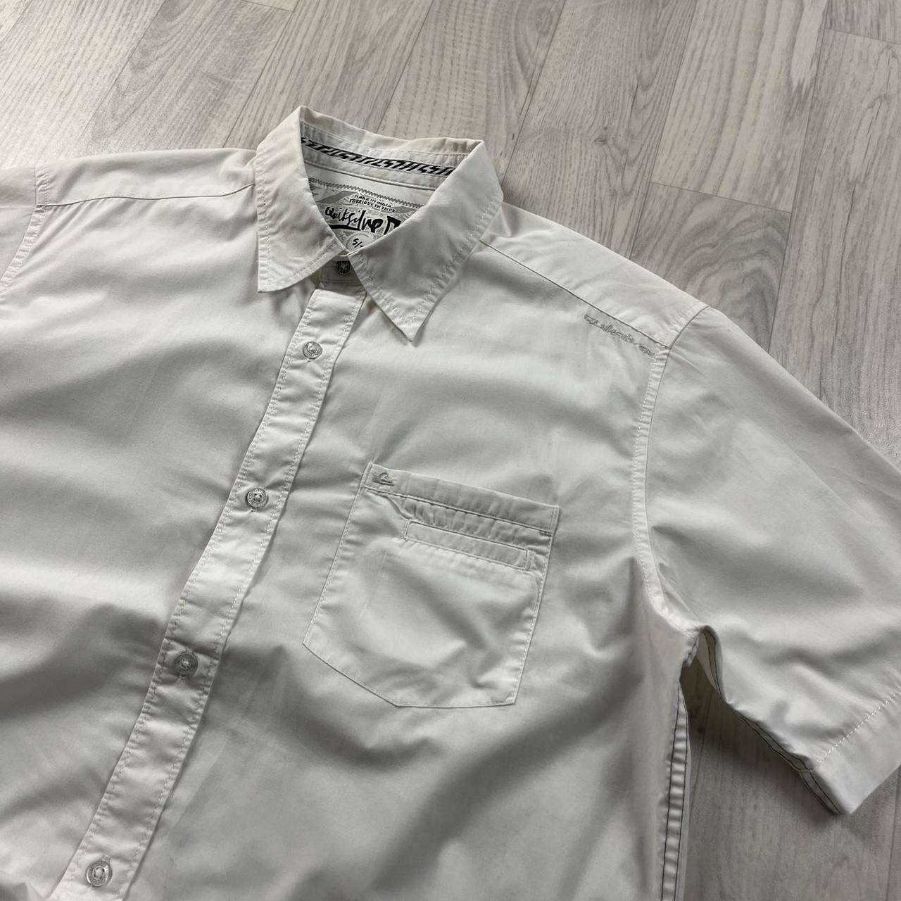 VINTAGE Y2K QUIKSILVER SHORT SLEEVE SHIRT WHITE