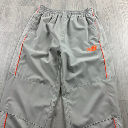 NEW BALANCE BAGGY TRACKSUIT BOTTOMS GREY / WHITE