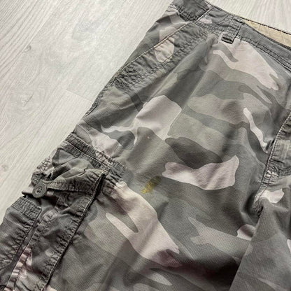 VINTAGE Y2K BAGGY LOOSE CAMO SHORTS