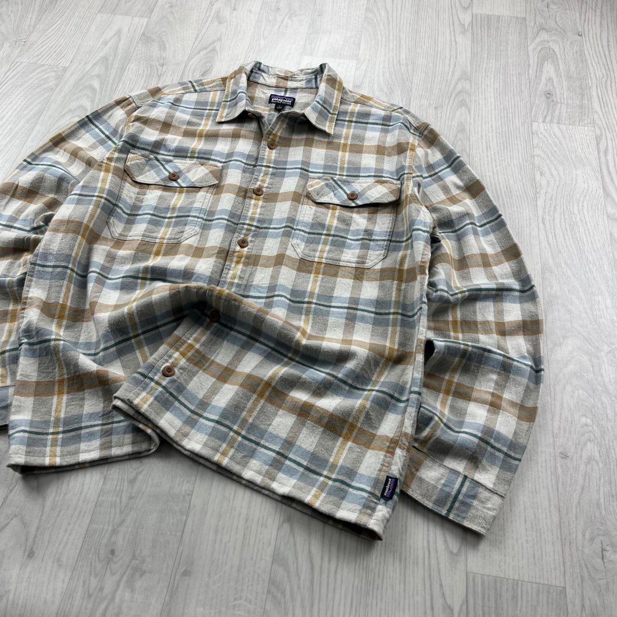 VINTAGE 00s PATAGONIA CHECKERED CROPPED LONG SLEEVE BUTTON UP SHIRT